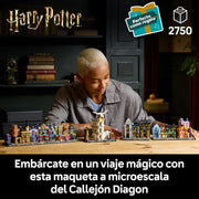 Harry Potter Tiendas Mágicas del Callejón Diagon Maqueta para Adultos y 12 Micro Figuras de Colección, Autobús Noctámbulo, Regalo para Mujeres y Hombres, Decoración Dormitorio, Set de Magia 76444