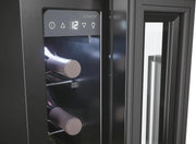 CANDY DiVino CCVB 15/1, Vinoteca Integrable Estrecha, 20L, 7 Botellas, Puerta Reversible, 6 Baldas, Tratamiento Anti-UV, Compresor Antivibraciones, LED, Temperatura 5º a 18º, 39DB, Clase C, Negro